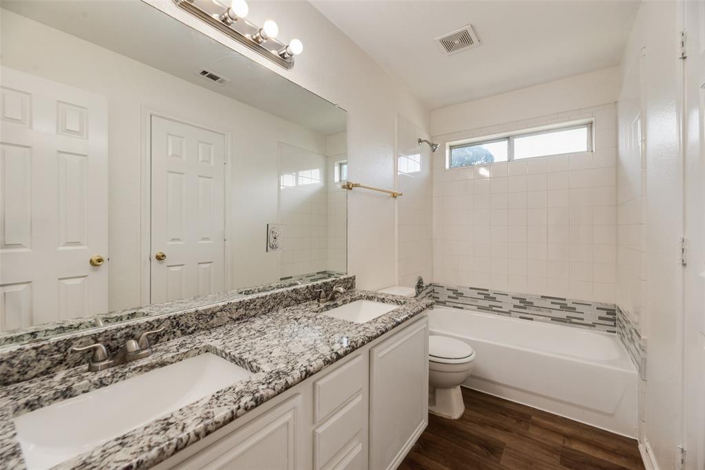 821 S Parks Drive, DeSoto, TX 75115