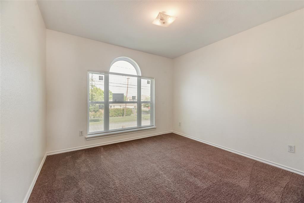 821 S Parks Drive, DeSoto, TX 75115