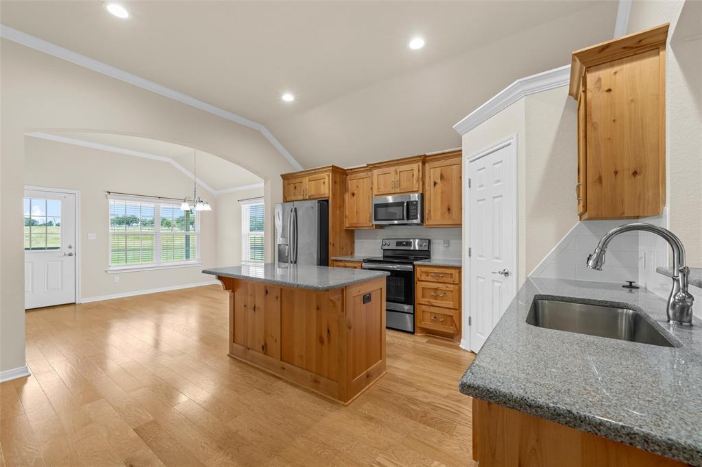 637 Hoffmeyer Lane, Robinson, TX 76706