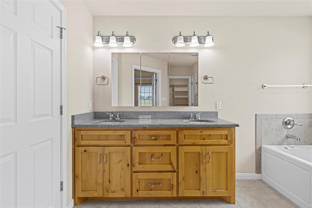 637 Hoffmeyer Lane, Robinson, TX 76706