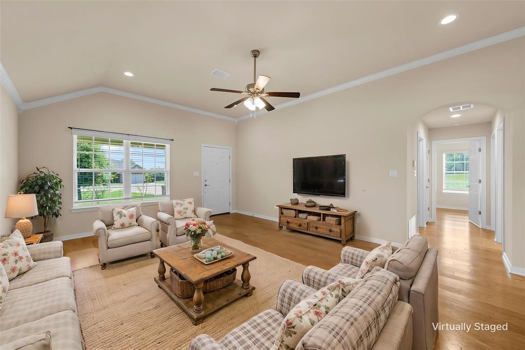 637 Hoffmeyer Lane, Robinson, TX 76706