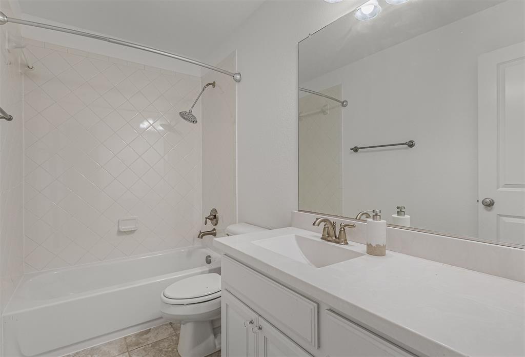 Guest bath on second floor