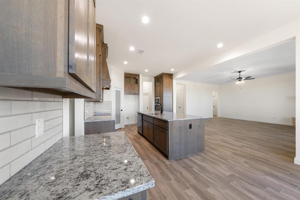 440 Paradise Ridge Drive, Waxahachie, TX 75167