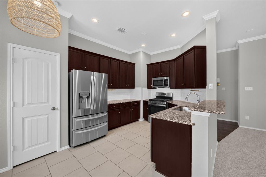 1928 Glen Meadow Drive, Royse City, TX 75189