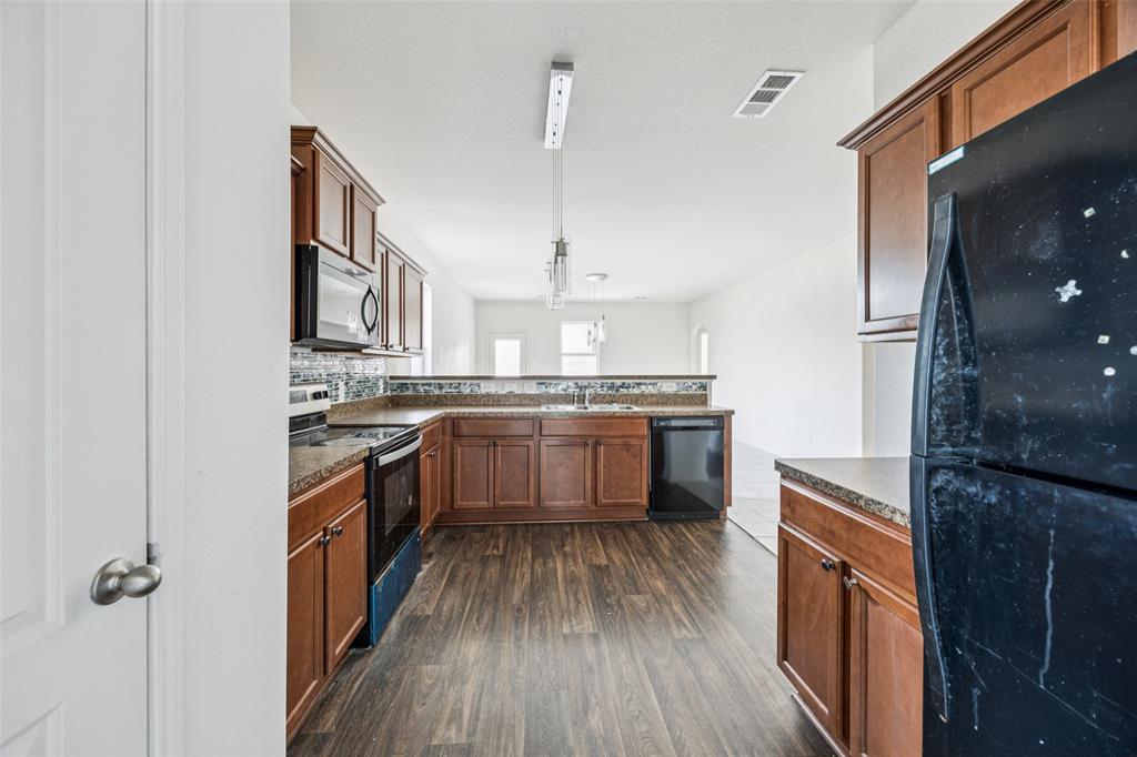 1020 Walnut Ridge Drive, Hutchins, TX 75141