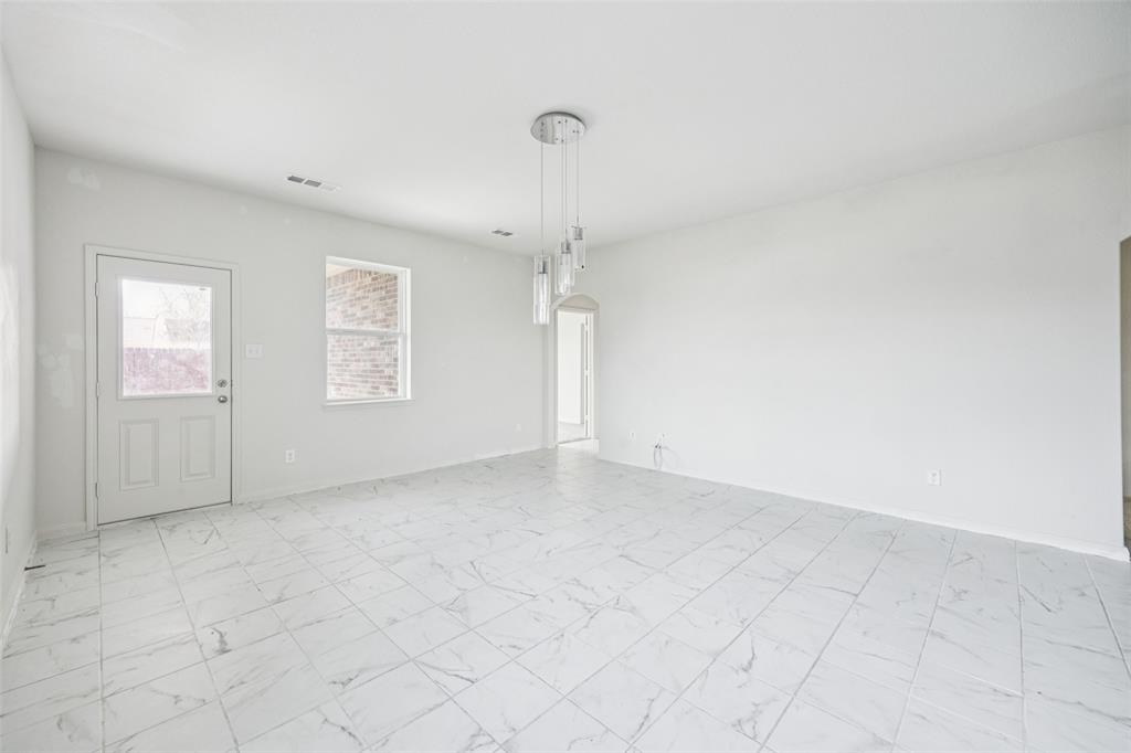 1020 Walnut Ridge Drive, Hutchins, TX 75141
