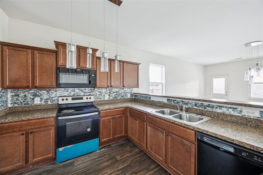 1020 Walnut Ridge Drive, Hutchins, TX 75141