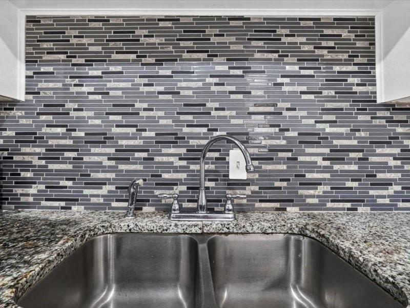 6633 Emhouse Street, Dallas, TX 75232