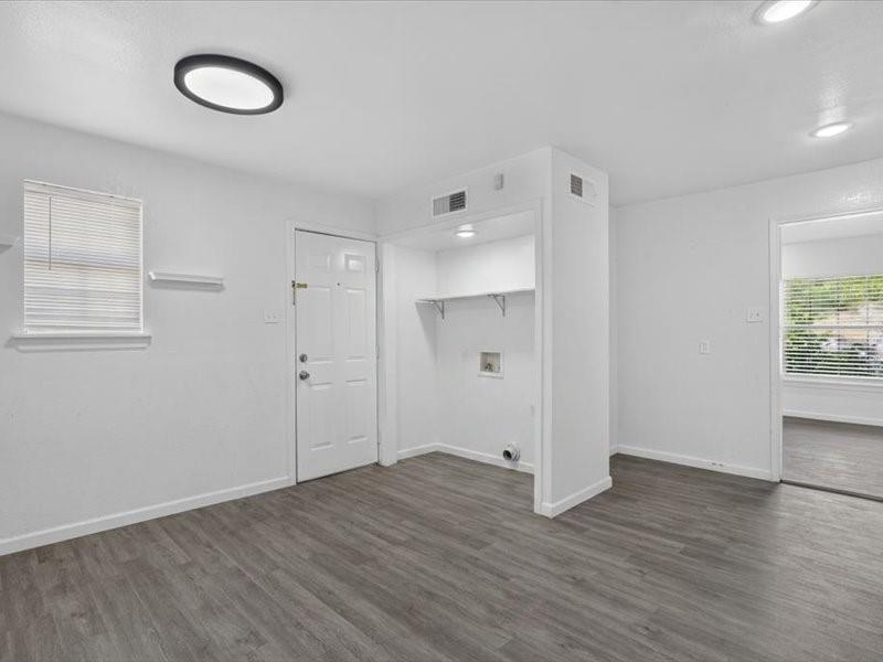 6633 Emhouse Street, Dallas, TX 75232