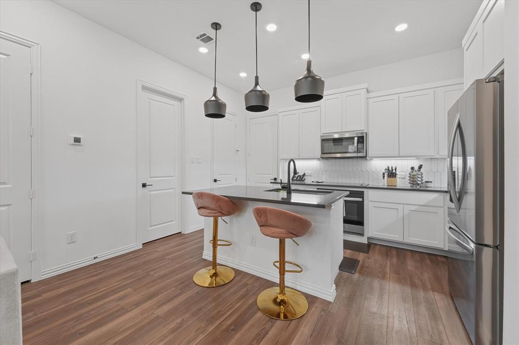 7562 Edgeware Road, Dallas, TX 75228 7562 Edgeware Road, Dallas, TX 75228
