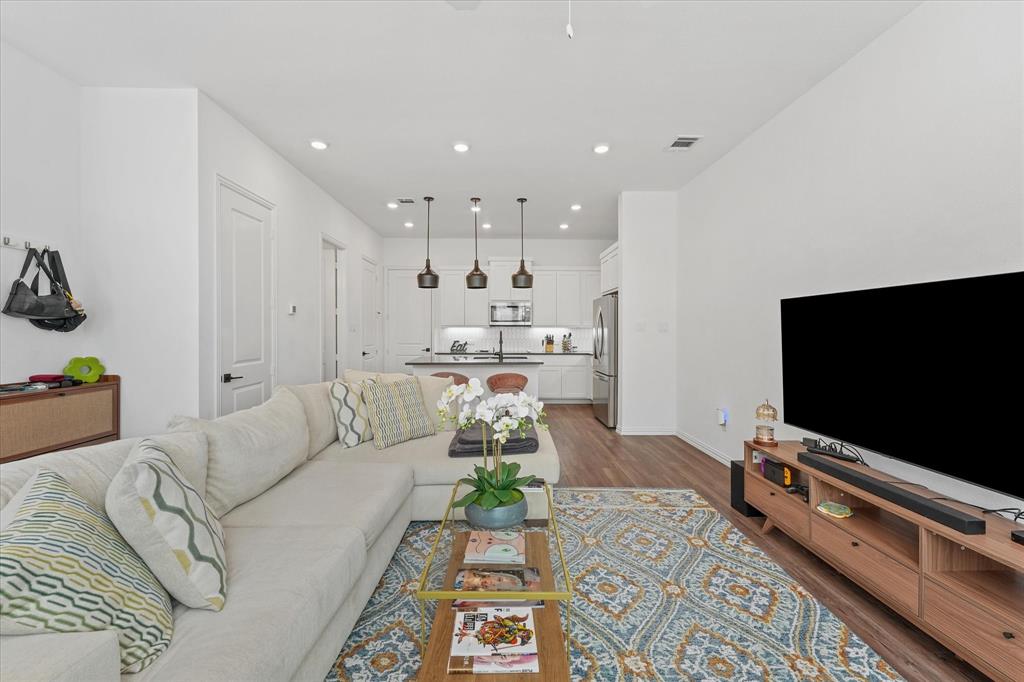 7562 Edgeware Road, Dallas, TX 75228 7562 Edgeware Road, Dallas, TX 75228