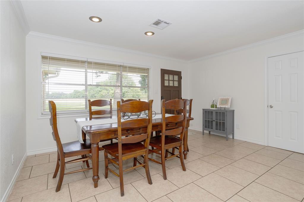 This home features an open concept floorplan.