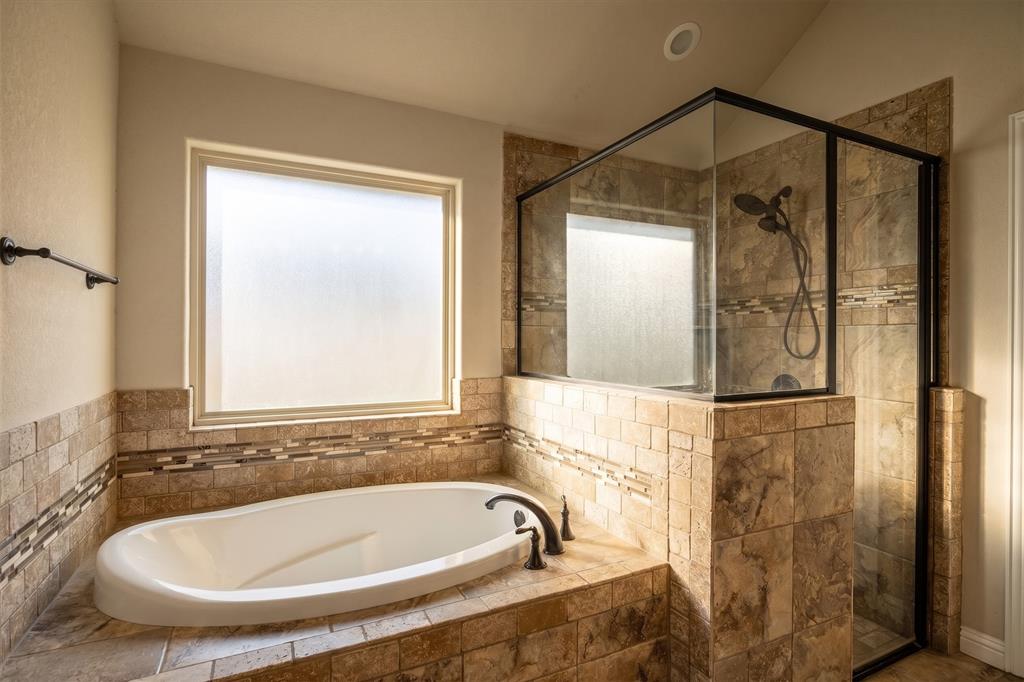 2038 Clive Drive, Granbury, TX 76048