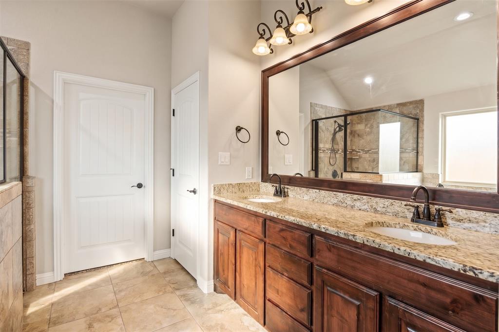 2038 Clive Drive, Granbury, TX 76048
