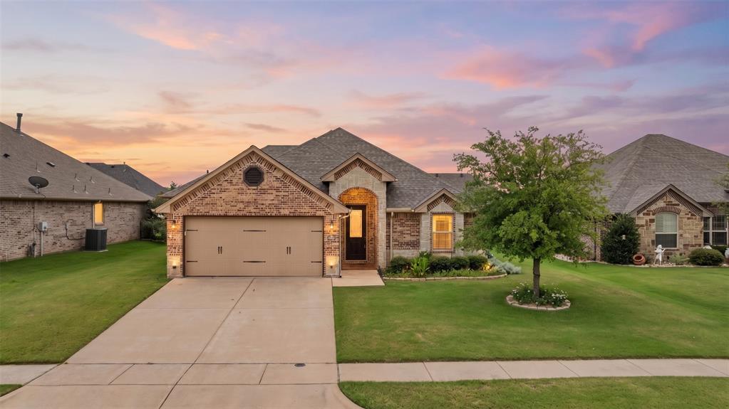 2038 Clive Drive, Granbury, TX 76048