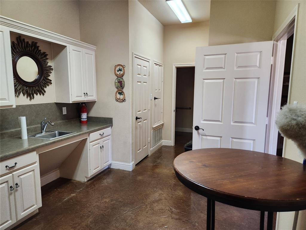 1905 W Ennis Avenue, #301, Ennis, TX 75119
