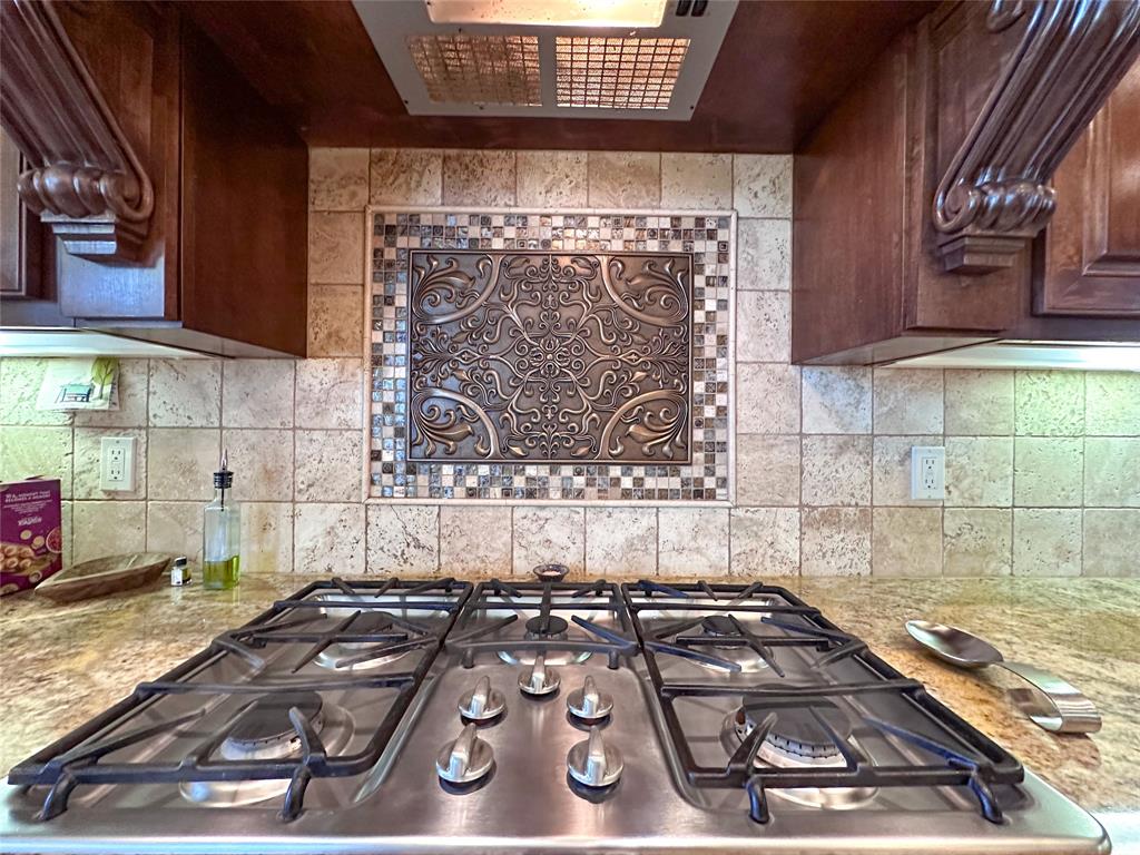 1100 Wessex Drive, Woodway, TX 76712
