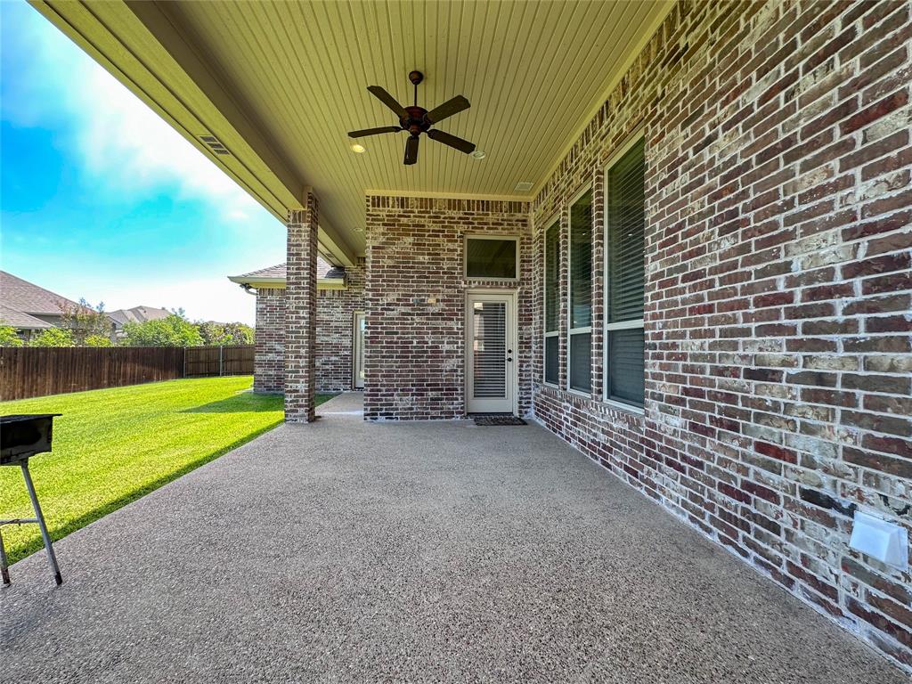 Covered patio featuring a ceiling fan, recessed lighting, and an exposed aggregate concrete surface