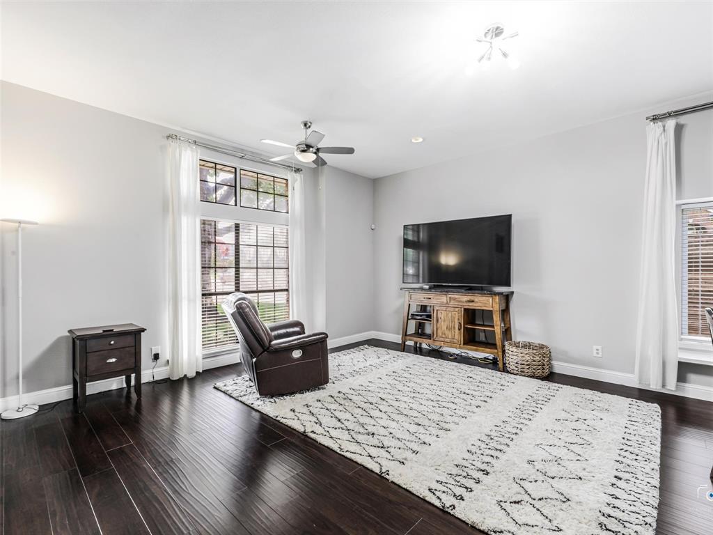 Light filled living area with room for entertaining! Light filled living area with room for entertaining!
