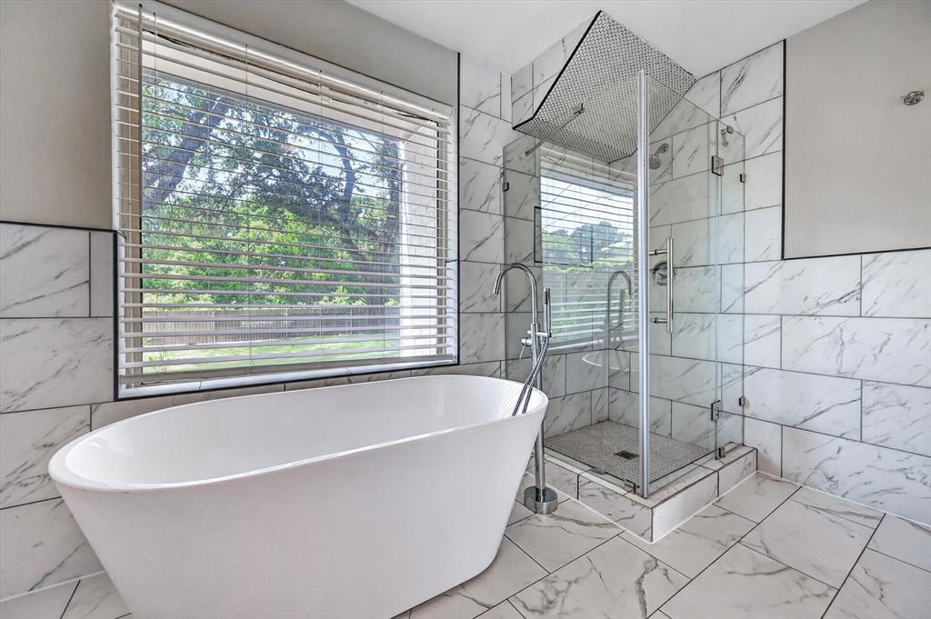 344 Woodbrook Drive, DeSoto, TX 75115
