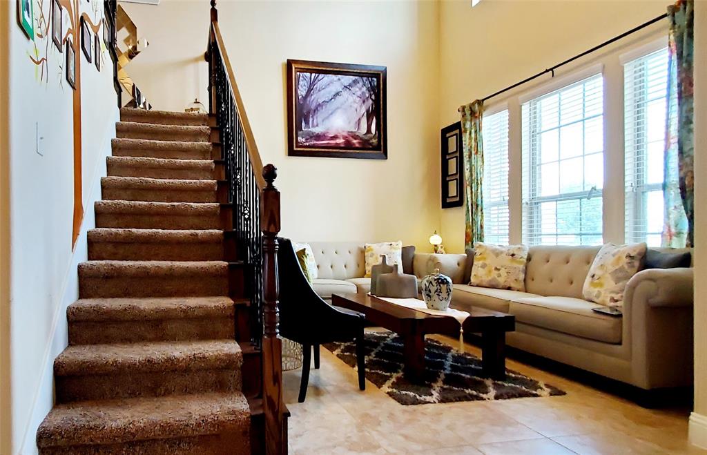 104 Rustic Oak Lane, McKinney, TX 75072