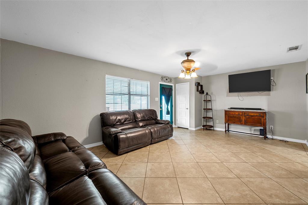 1002 Caron Street, Robinson, TX 76706