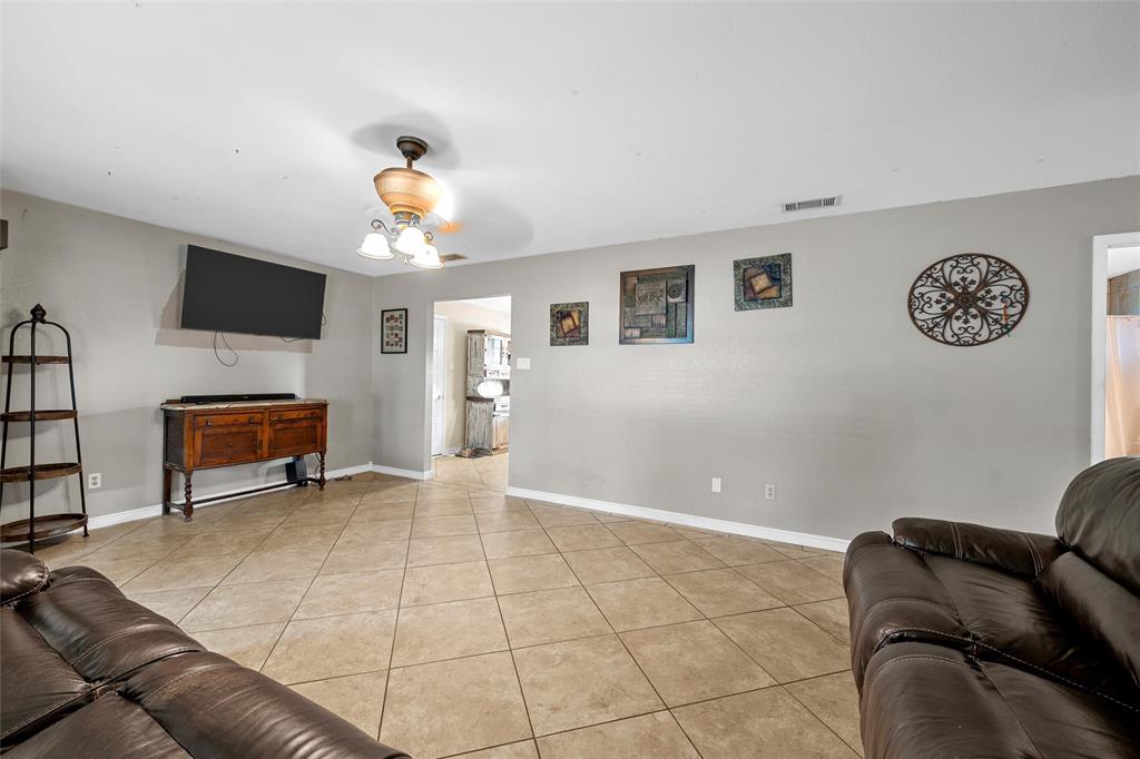1002 Caron Street, Robinson, TX 76706
