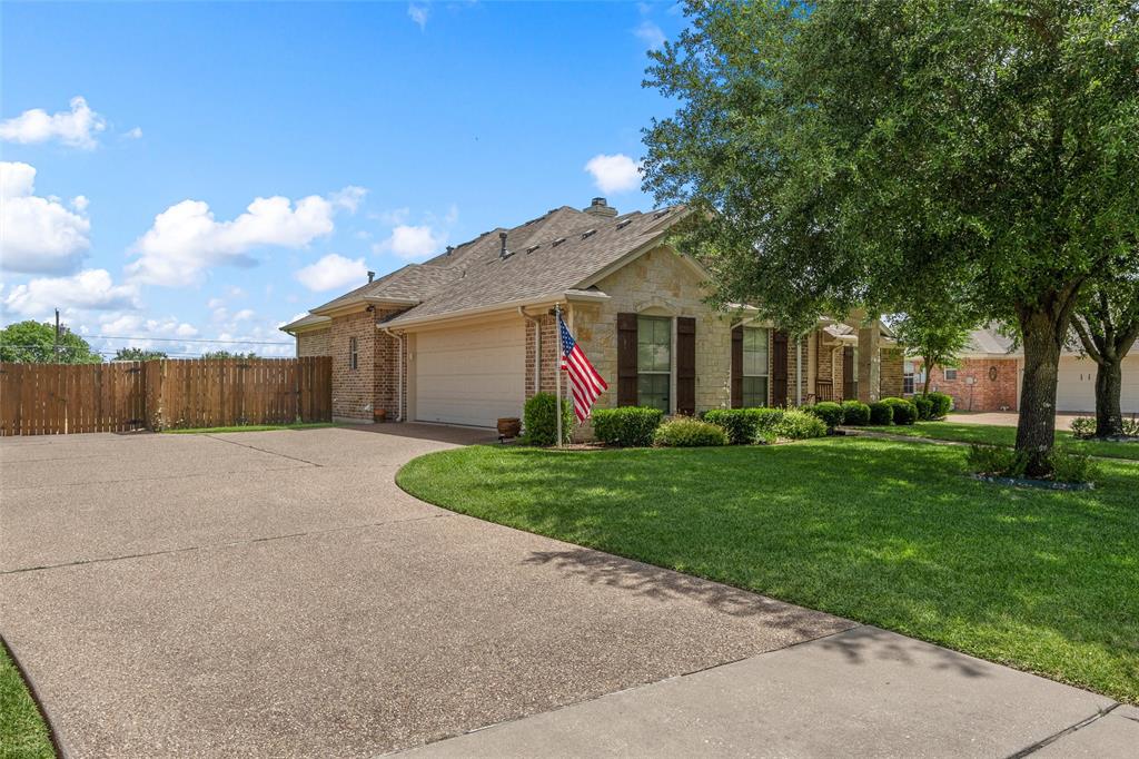 208 Silver Spur Trail, McGregor, TX 76657
