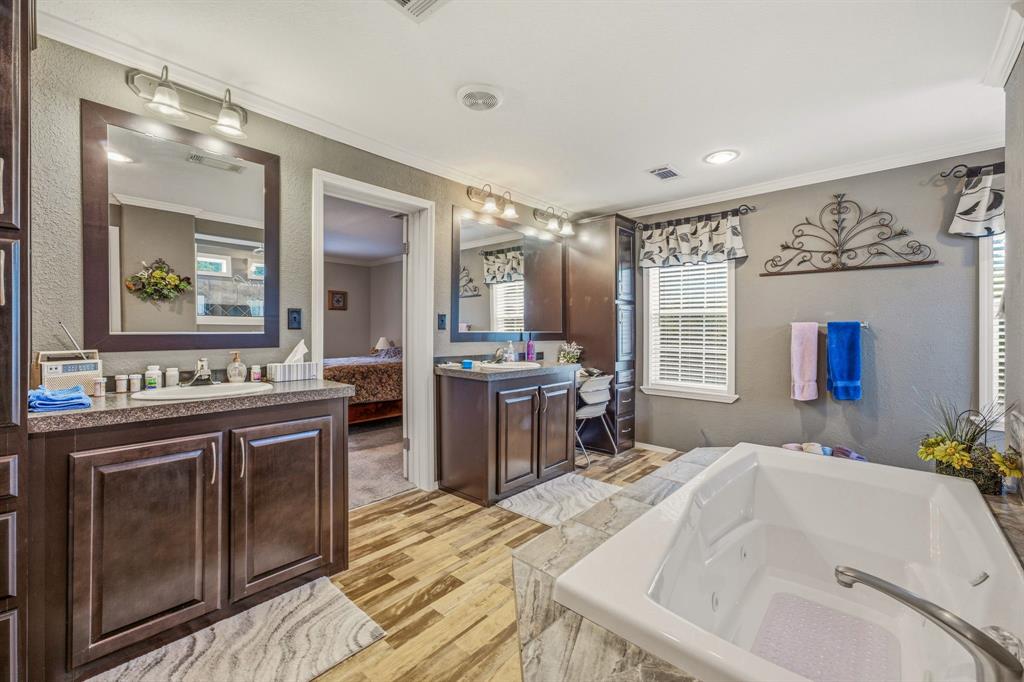 2914 Oak Court, Granbury, TX 76048