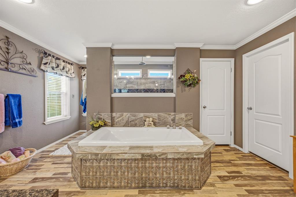 2914 Oak Court, Granbury, TX 76048
