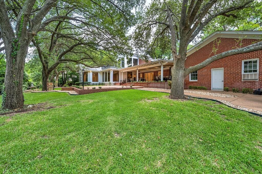 2825 Lake Air Drive, Waco, TX 76710