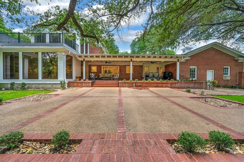 2825 Lake Air Drive, Waco, TX 76710