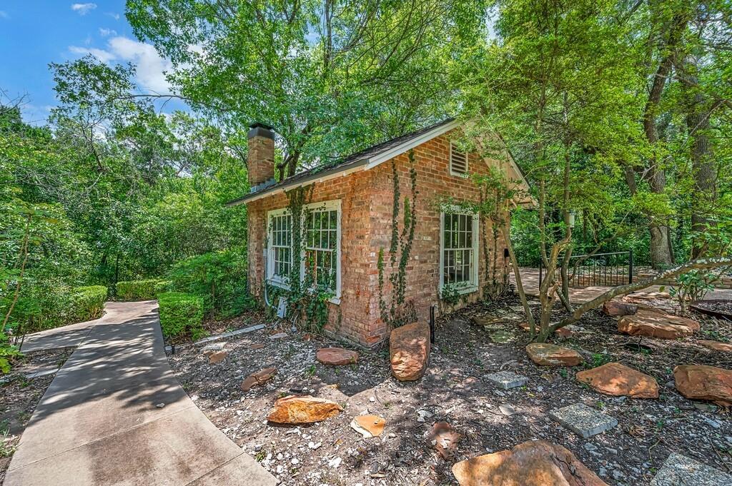 2825 Lake Air Drive, Waco, TX 76710