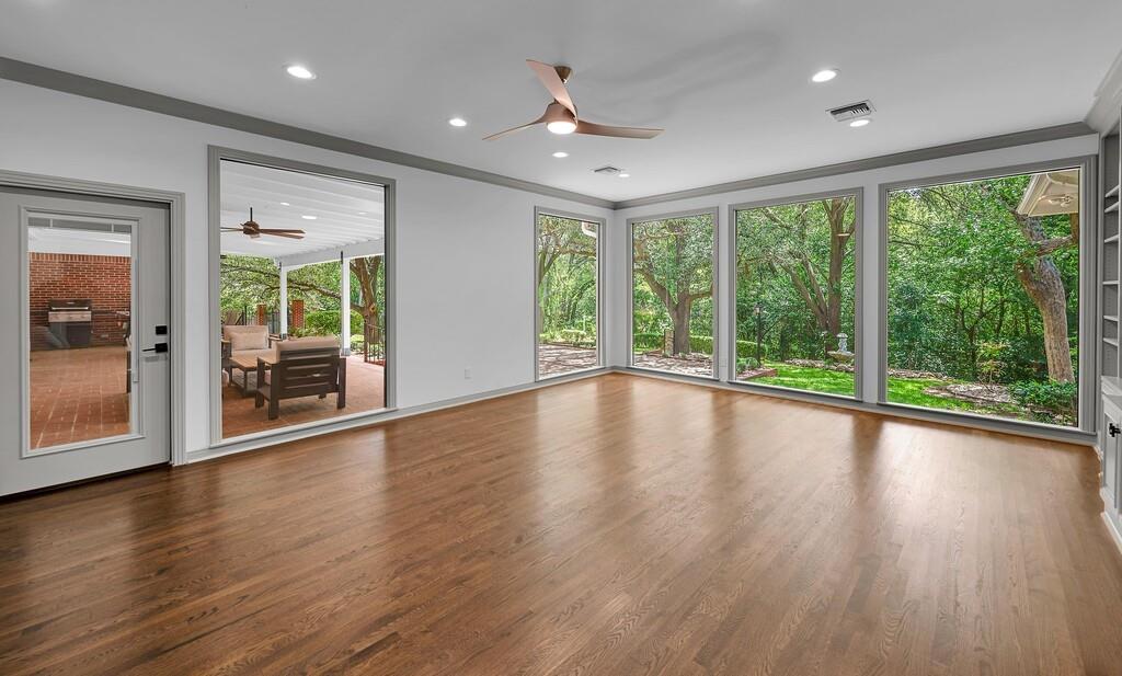 2825 Lake Air Drive, Waco, TX 76710