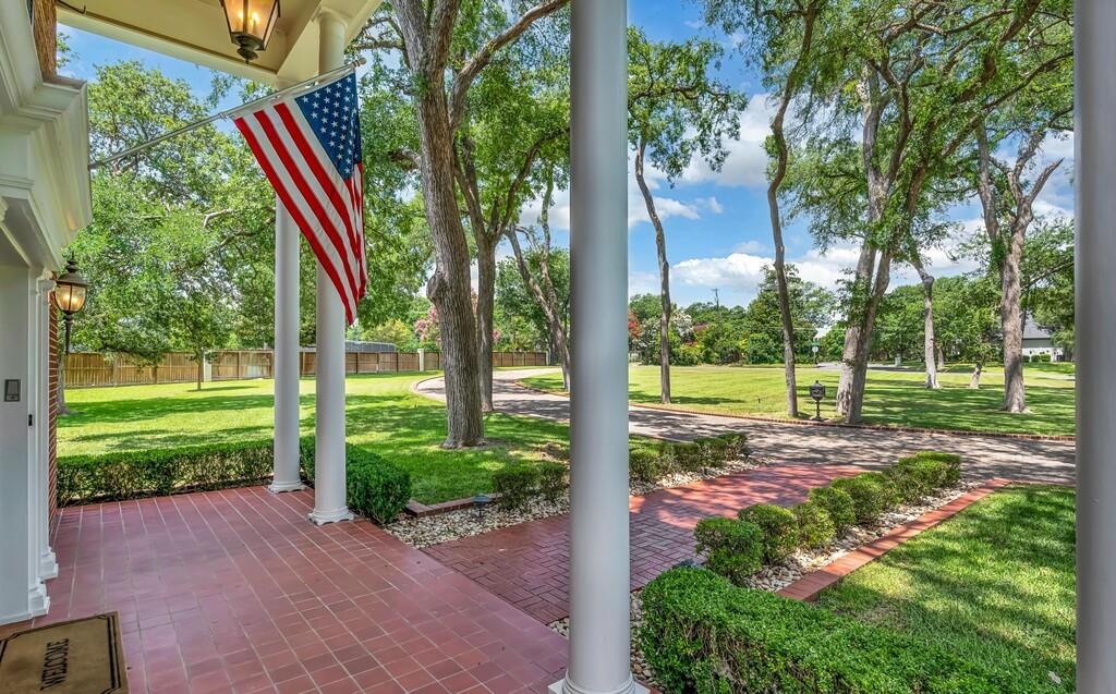 2825 Lake Air Drive, Waco, TX 76710