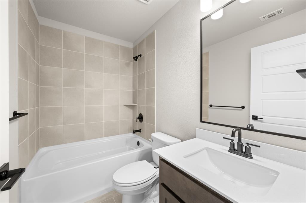 DFW-Redden Farms-Concept 3135-404 Brahman Lane-Bathroom-Risewell Homes-2
