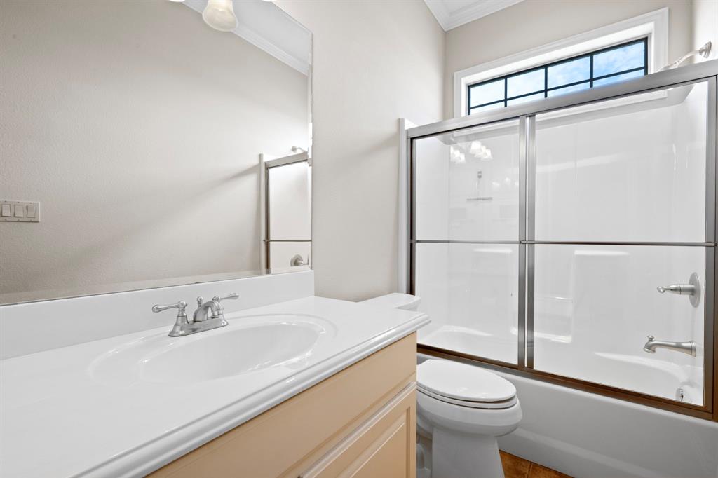 1009 Summerlin Drive, Granbury, TX 76048