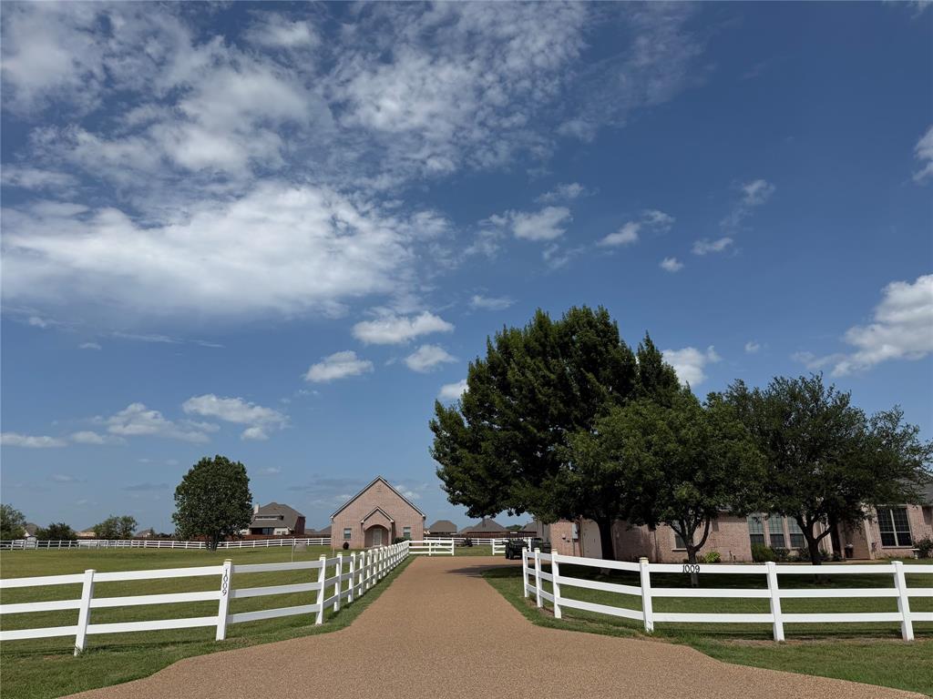 1009 Summerlin Drive, Granbury, TX 76048