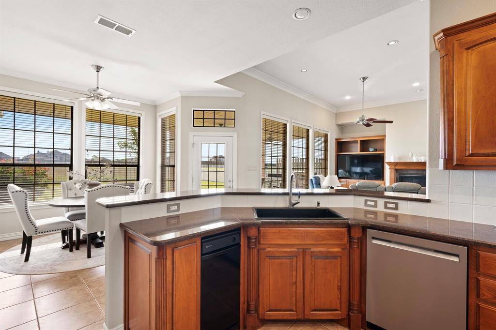 1009 Summerlin Drive, Granbury, TX 76048