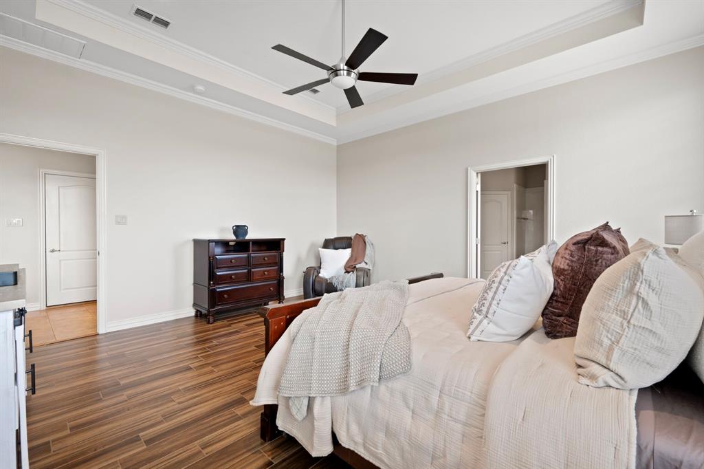 1009 Summerlin Drive, Granbury, TX 76048