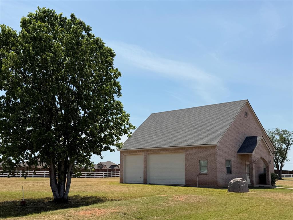 1009 Summerlin Drive, Granbury, TX 76048