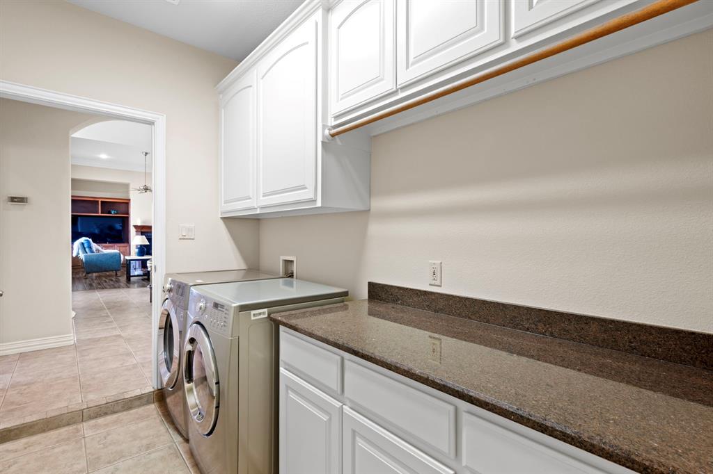 1009 Summerlin Drive, Granbury, TX 76048