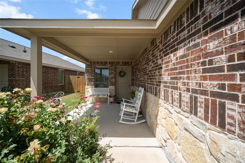 1438 Dovekie Drive, Forney, TX 75126