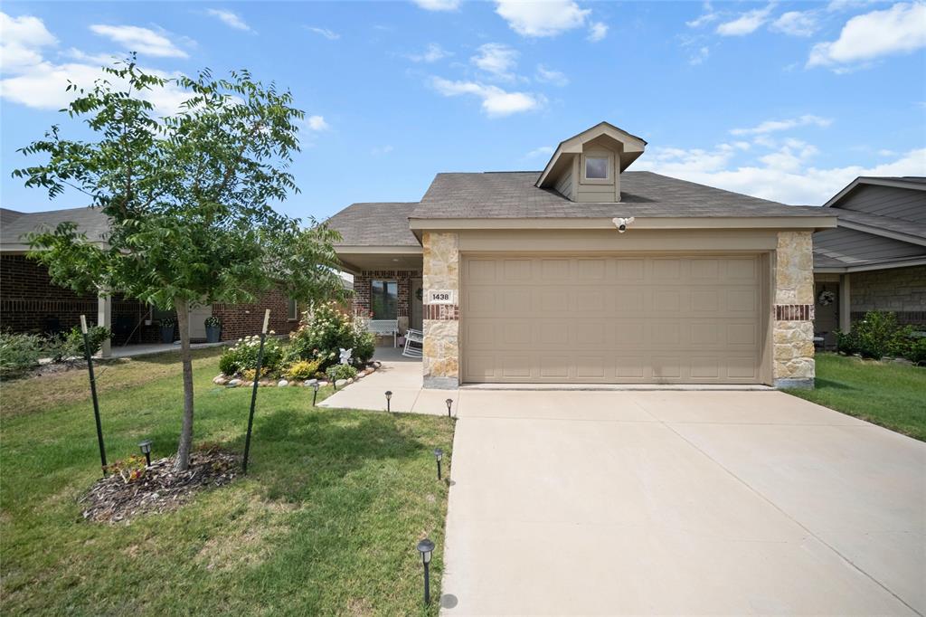 1438 Dovekie Drive, Forney, TX 75126
