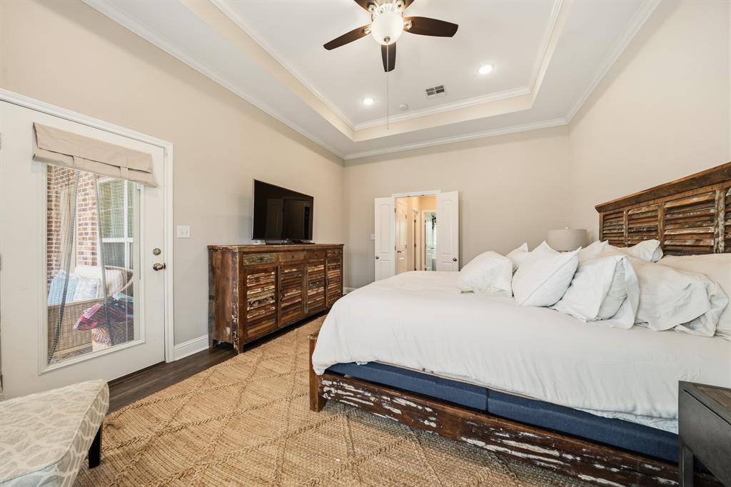 Tray ceiling with crown molding and recessed lighting
