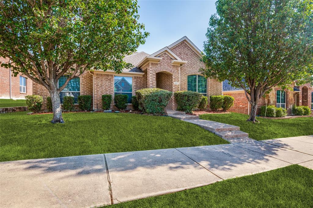 Color of lawn is enhanced due to dry weather conditions. Color of lawn is enhanced due to dry weather conditions.