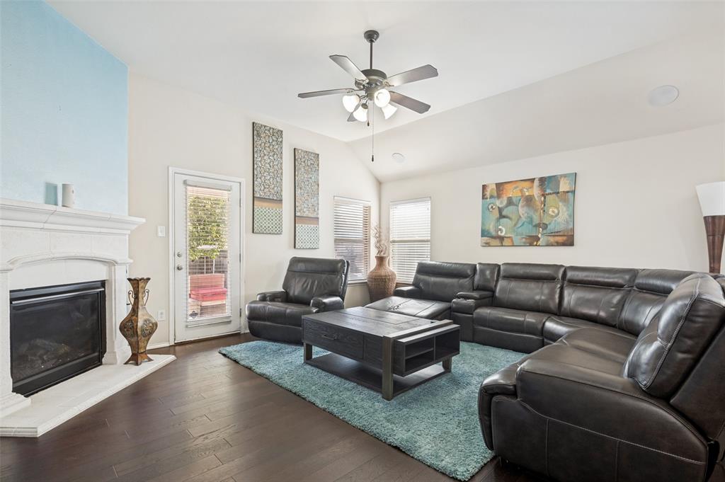 437 Castle Street, DeSoto, TX 75115 437 Castle Street, DeSoto, TX 75115