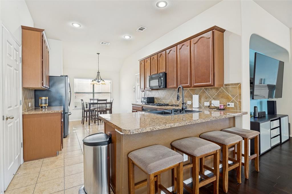 437 Castle Street, DeSoto, TX 75115