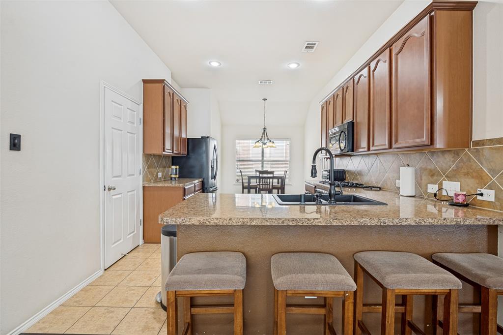 437 Castle Street, DeSoto, TX 75115