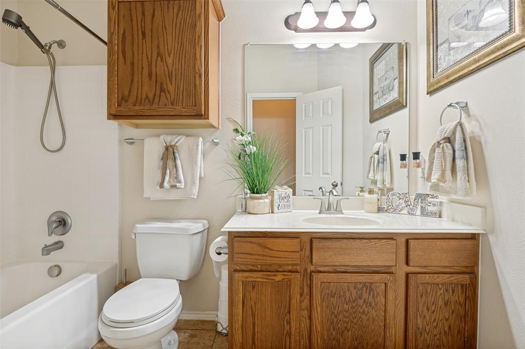 437 Castle Street, DeSoto, TX 75115
